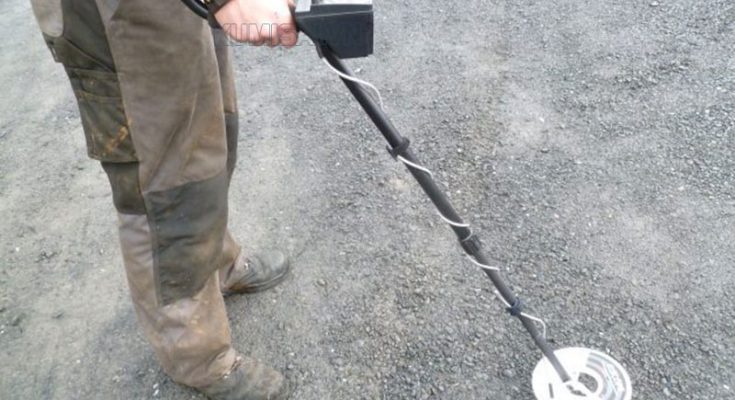 Máy dò kim loại cũ