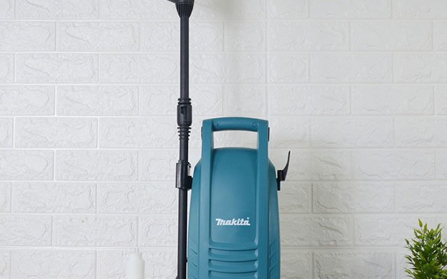 máy rửa xe makita