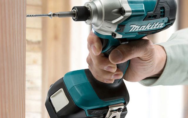 máy bắn bu lông pin