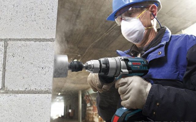 Không nên sử dụng chế độ khoan thường để khoan bê tông