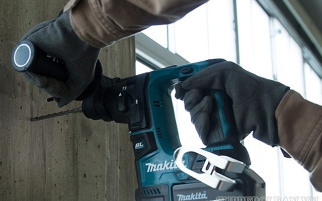 Máy khoan bê tông Makita có thể khoan - đục dễ dàng trên những vật liệu cứng