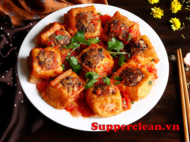 Đậu phụ nhồi thịt sốt cà chua Màu sắc bắt mắt, kích thích vị giác