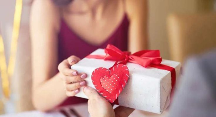 Tặng bạn gái quà gì ngày valentine?