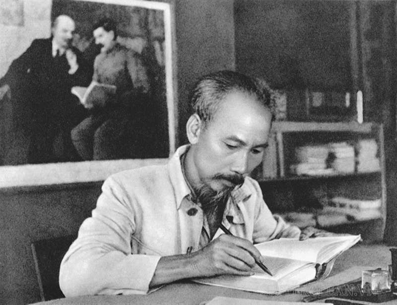 Chủ tịch Hồ Chí Minh là tấm gương sáng cho đức tính chí công vô tư