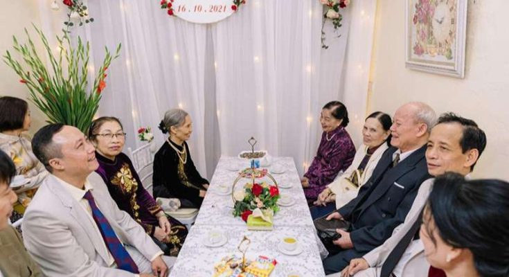 Lễ dạm ngõ là buổi gặp mặt chính thức đầu tiên hai bên gia đình cô dâu - chú rể