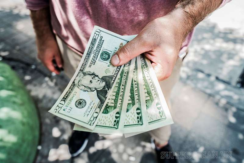 CIH có nghĩa là “cash in hand” - có sẵn tiền mặt trong tay