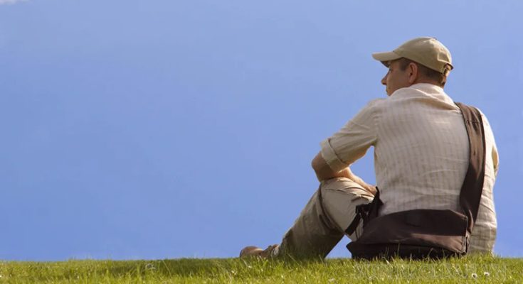 Trầm tính là ít nói chuyện, ngại giao tiếp với người lạ