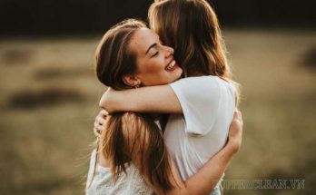 Hug dịch sang tiếng Việt có nghĩa là “cái ôm”