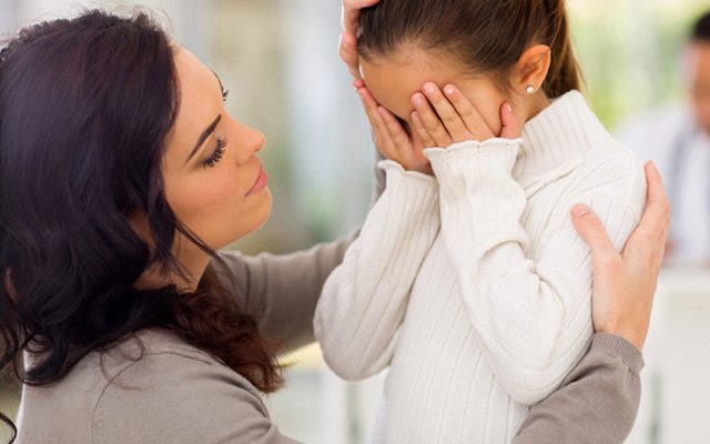 Trẻ mè nheo để tìm kiếm sự chú ý từ ba mẹ