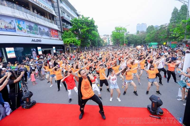 Nhảy flashmob để quảng bá thương hiệu
