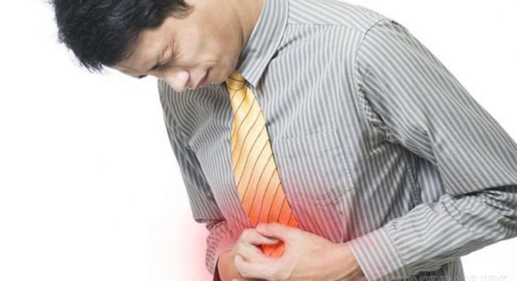 Bội thực gây cảm giác khó chịu, căng tức vùng bụng, mất ngủ,... 