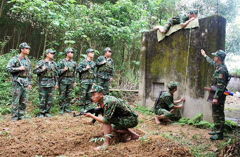 Squad có nghĩa là nhóm, tiểu đội, biệt đội