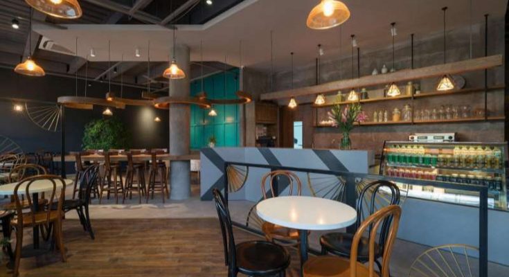 Không gian nhà hàng Bistro mang hơi hướng cổ điển, ấm cúng và gần gũi