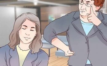 Trịch thượng là thái độ kiêu căng, cho rằng mình tài giỏi hơn nên coi thường, có lời nói và hành động xúc phạm người khác