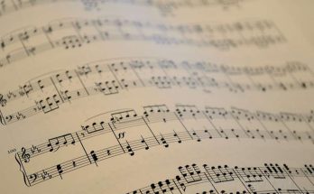 Catchy meaning có nghĩa là hay, dễ ghi nhớ