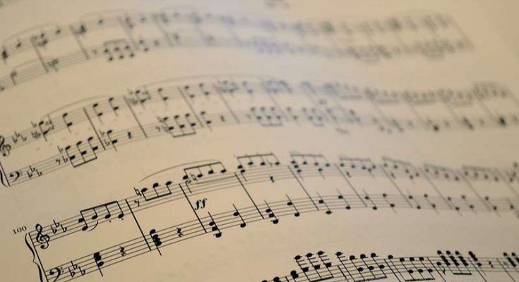 Catchy meaning có nghĩa là hay, dễ ghi nhớ