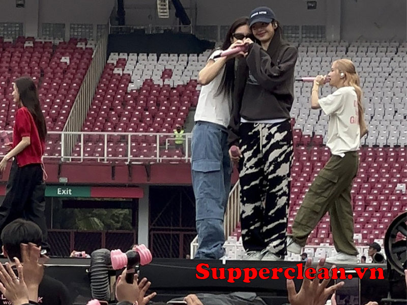 Ai là người thực hiện soundcheck