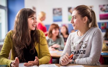 Cảm tình là thiện cảm, cảm xúc tích cực khi tiếp xúc với ai đó 