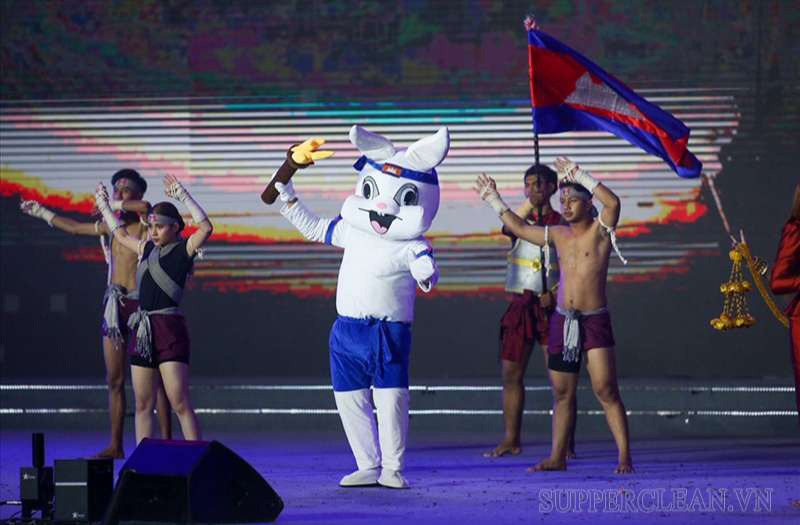 Mascot chú thỏ trắng của SEA GAMES 32