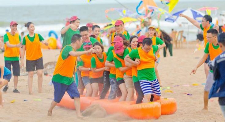 Team building là hoạt động gắn kết tinh thần đồng đội và tạo bầu không khí vui nhộn cho các thành viên tham gia