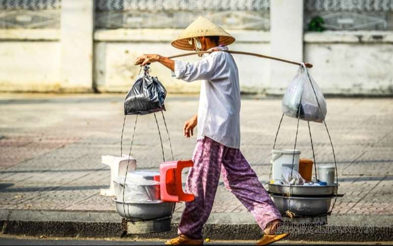 Street vendor là người bán hàng rong đường phố