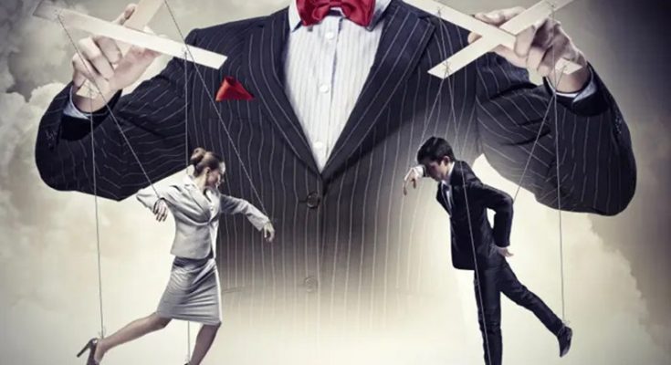 Tìm mọi cách để cô lập nạn nhân với bạn bè, người thân