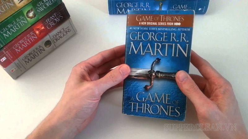 Bản mass-market paperback của cuốn “Game of Thrones”