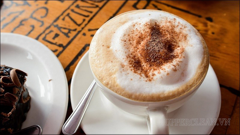 Ly cappuccino với lớp foam đánh bông dày, trông rất bắt mắt