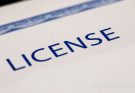 License được biết đến nhiều nhất với ý nghĩa là bằng lái, chứng chỉ