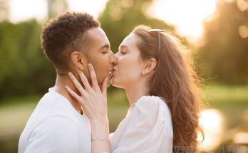 Nụ hôn kiểu Pháp là cách thể hiện tình cảm mạnh mẽ, mãnh liệt của bạn dành cho đối phương