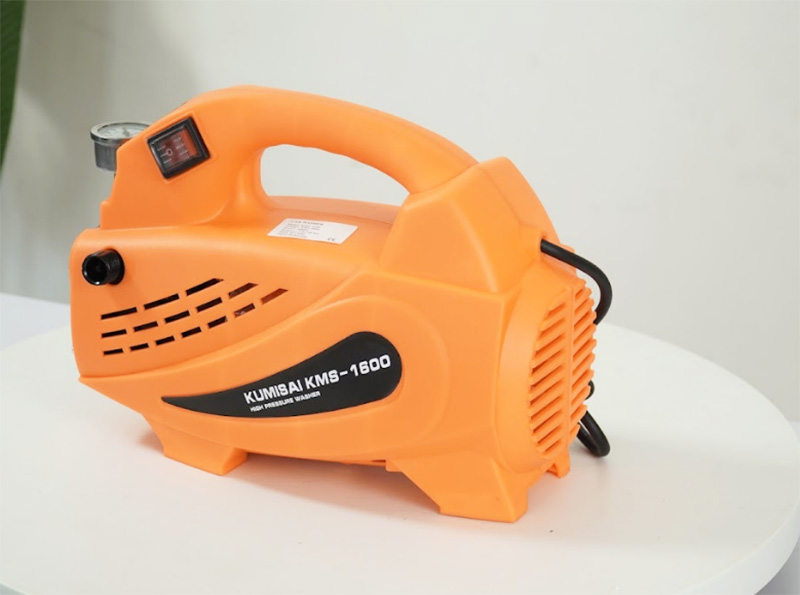 Máy rửa xe cầm tay Kumisai