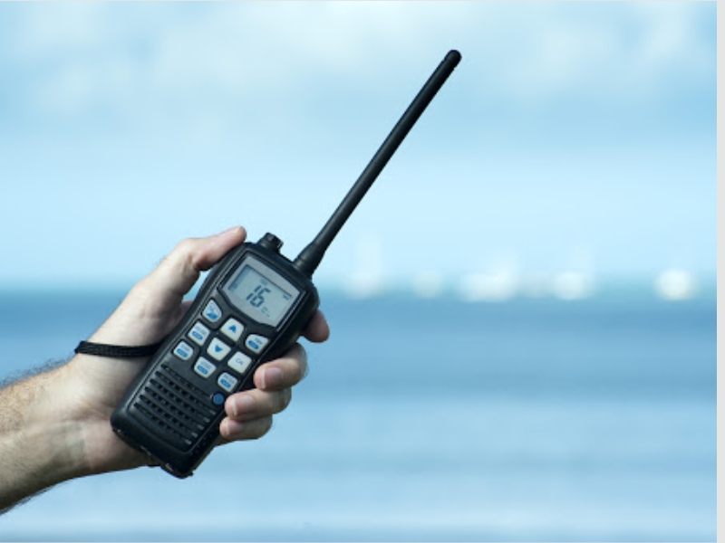 Máy bộ đàm tầm xa trang bị nhiều tính năng tiên tiến 